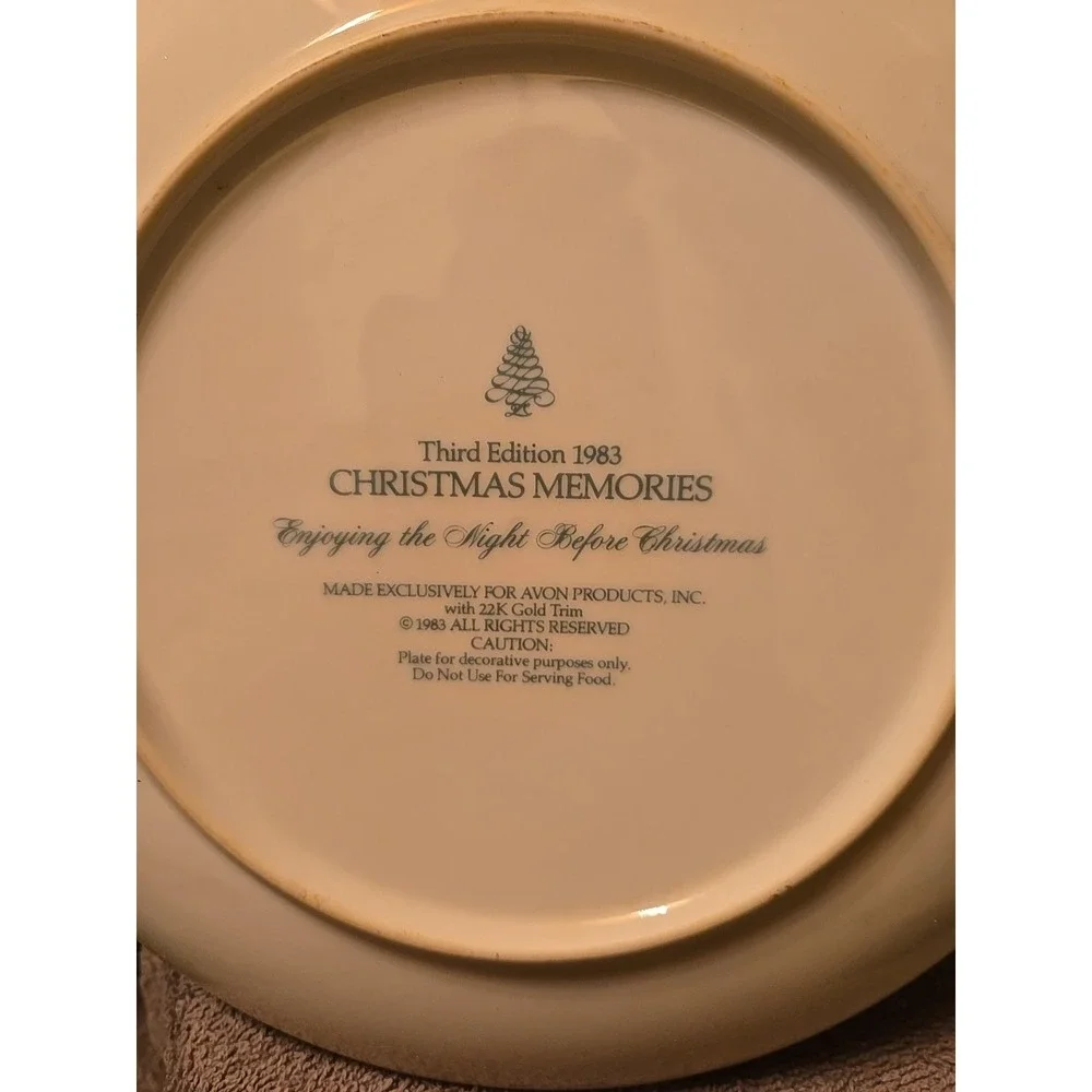 1983‎ Avon Christmas Memories Plate, original box